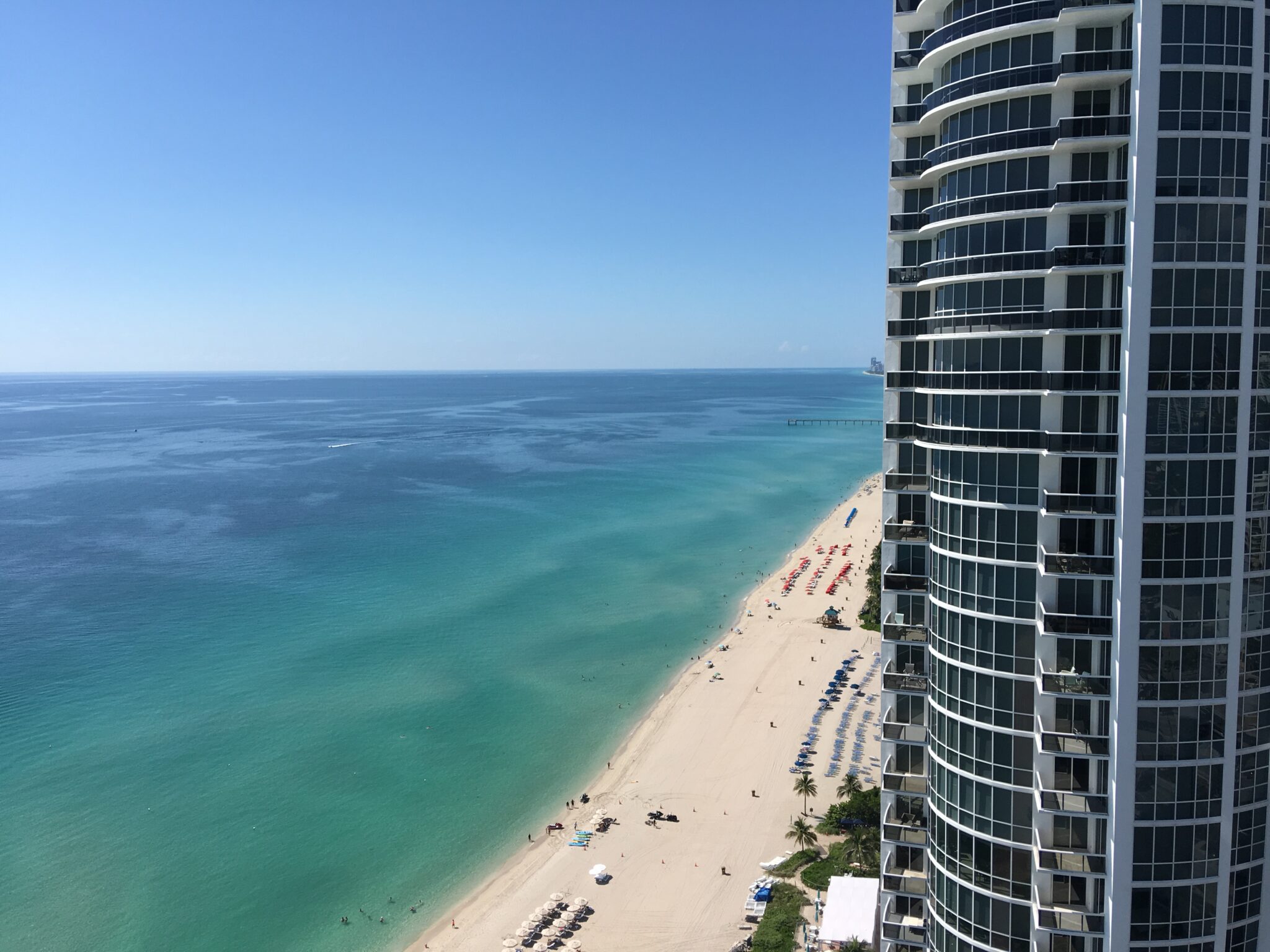 Latkep luxus lakasbol Collins Ave